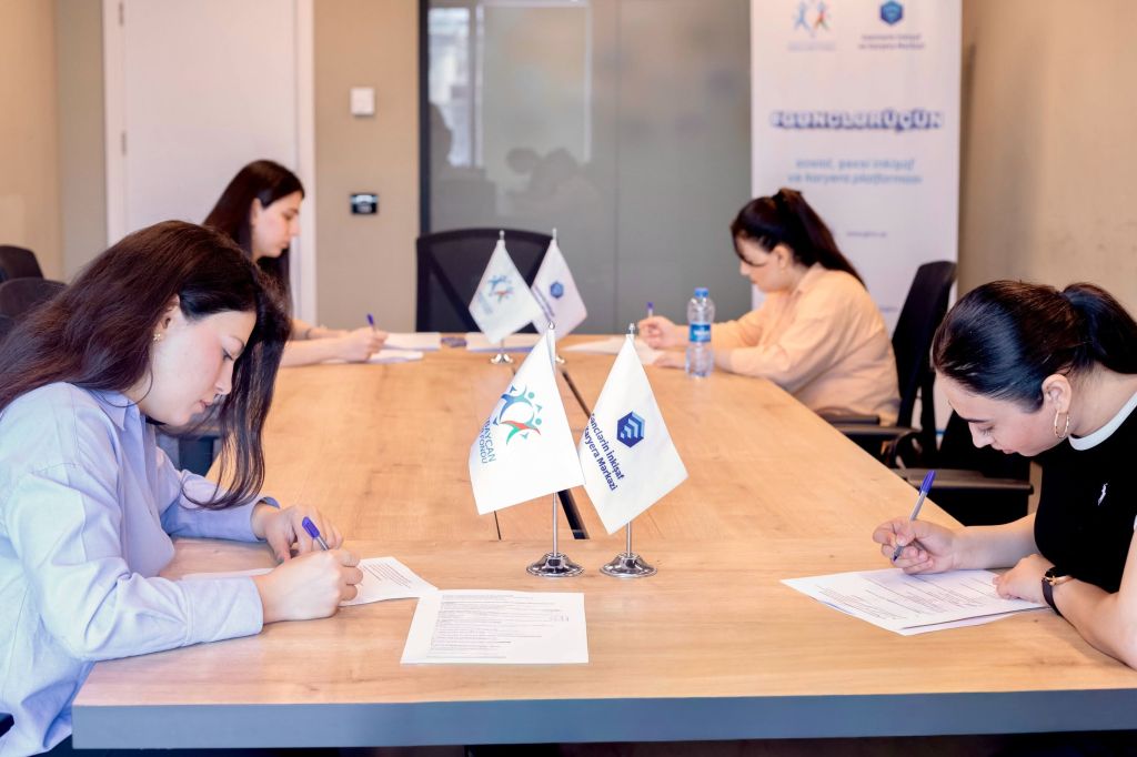 “GƏNCLƏR ÜÇÜN HR AKADEMİYASI” PROQRAMININ İMTAHAN MƏRHƏLƏSİ KEÇİRİLİB